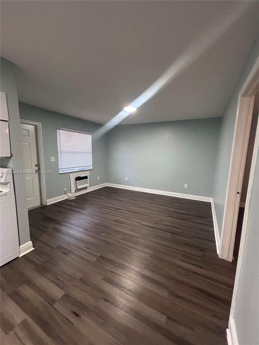 2137 Hayes St 18, Hollywood, Broward County, Florida - 1 Bedrooms  
1 Bathrooms - 