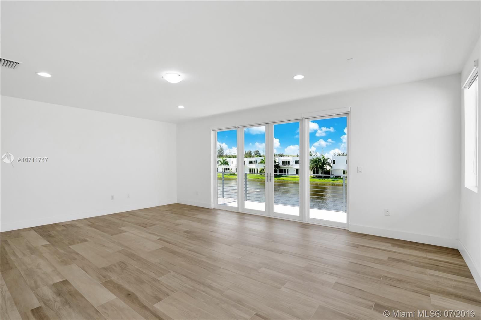 DORAL COMMONS RESIDENTIAL - Residential Lease
