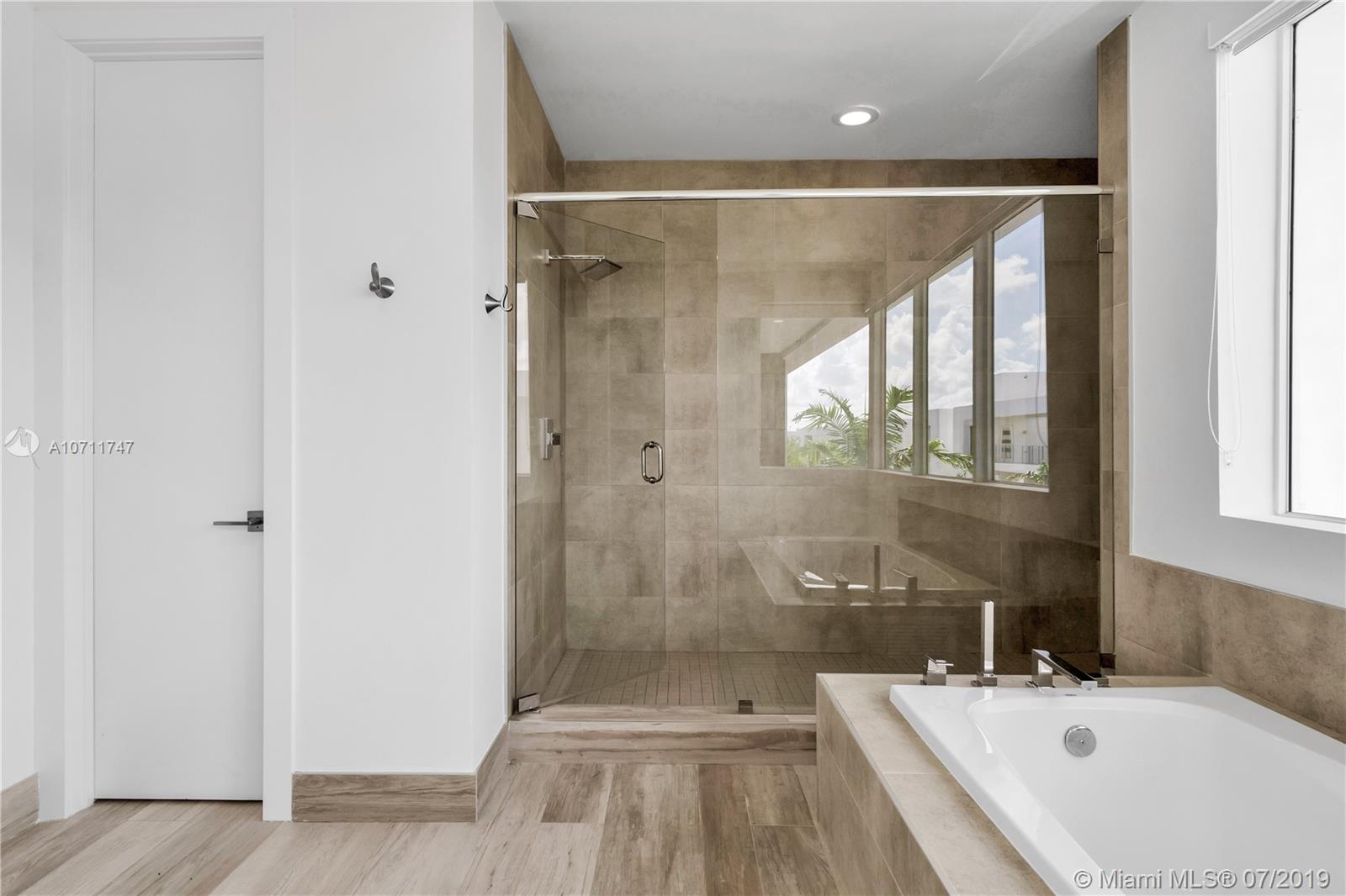 DORAL COMMONS RESIDENTIAL - Residential Lease