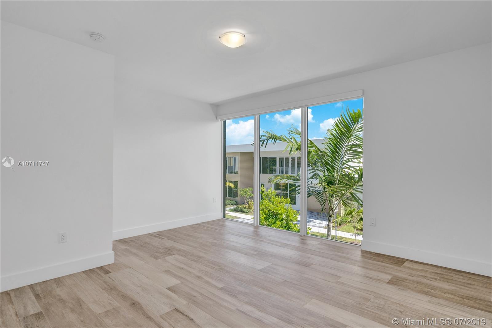 DORAL COMMONS RESIDENTIAL - Residential Lease