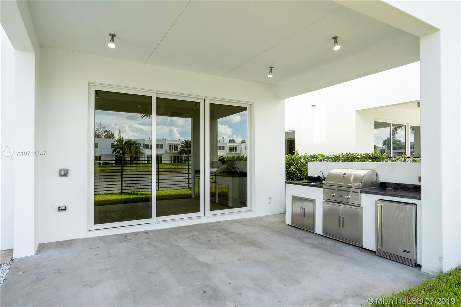 DORAL COMMONS RESIDENTIAL - Residential Lease
