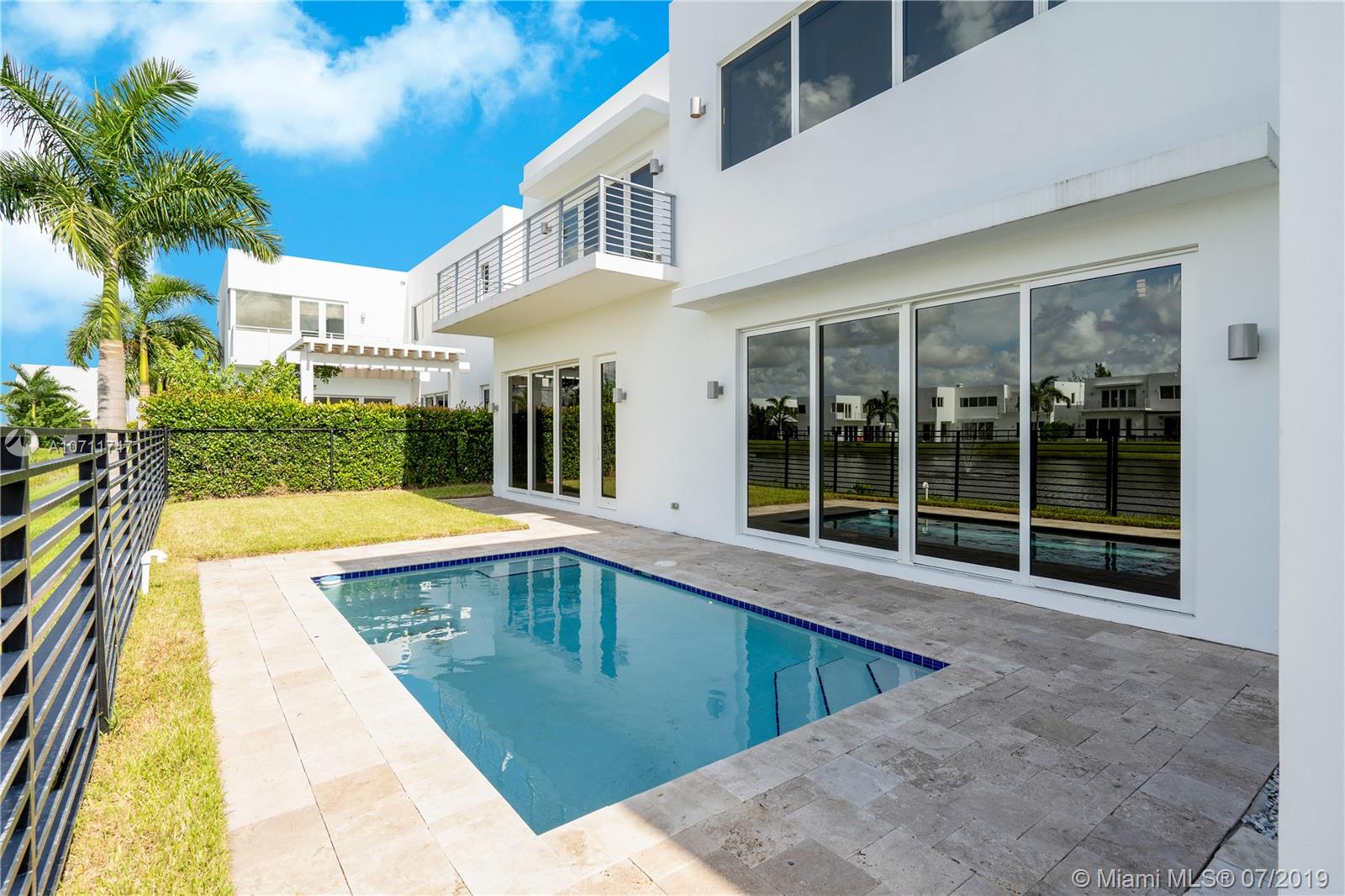 DORAL COMMONS RESIDENTIAL - Residential Lease