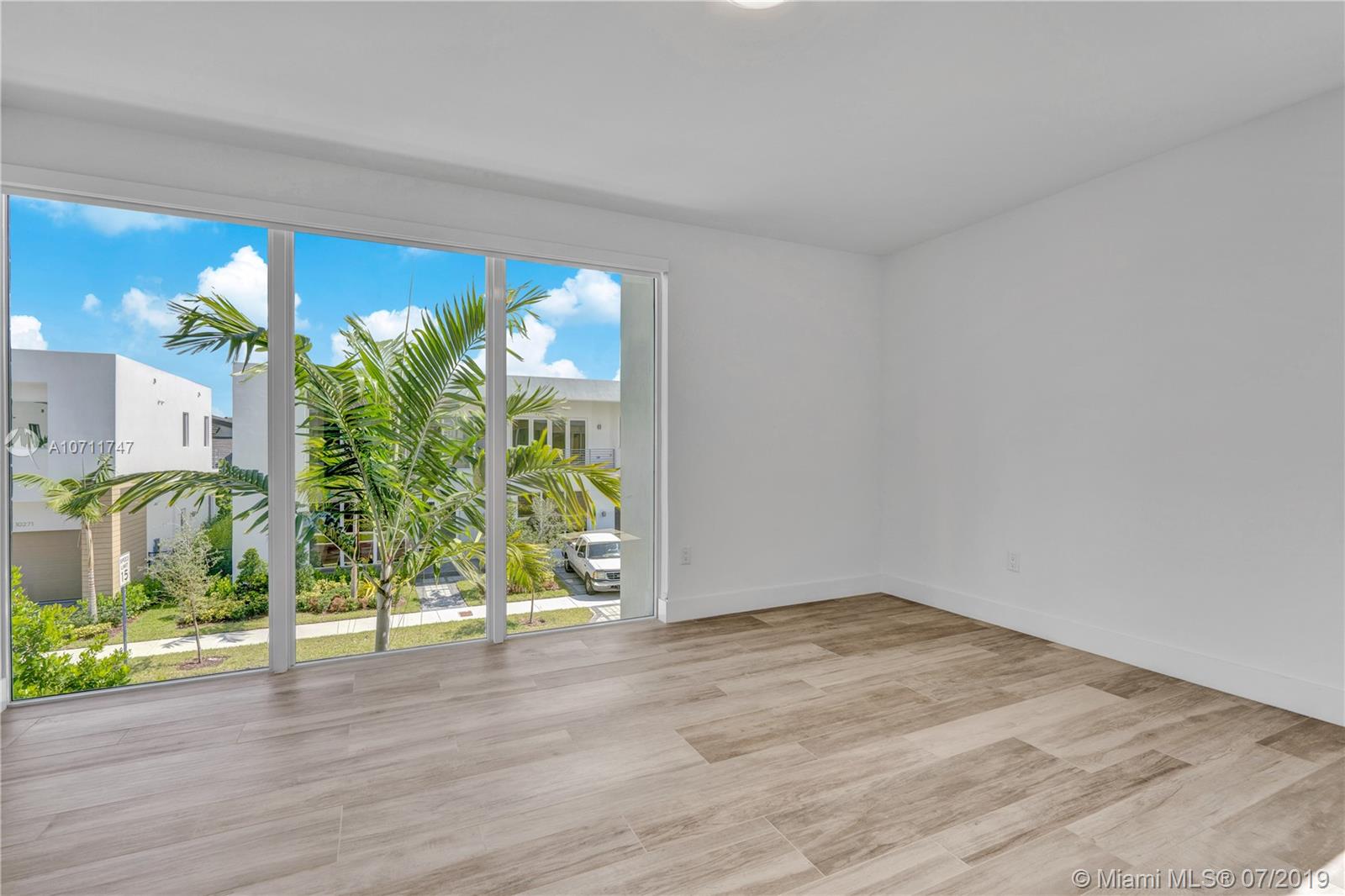 DORAL COMMONS RESIDENTIAL - Residential Lease