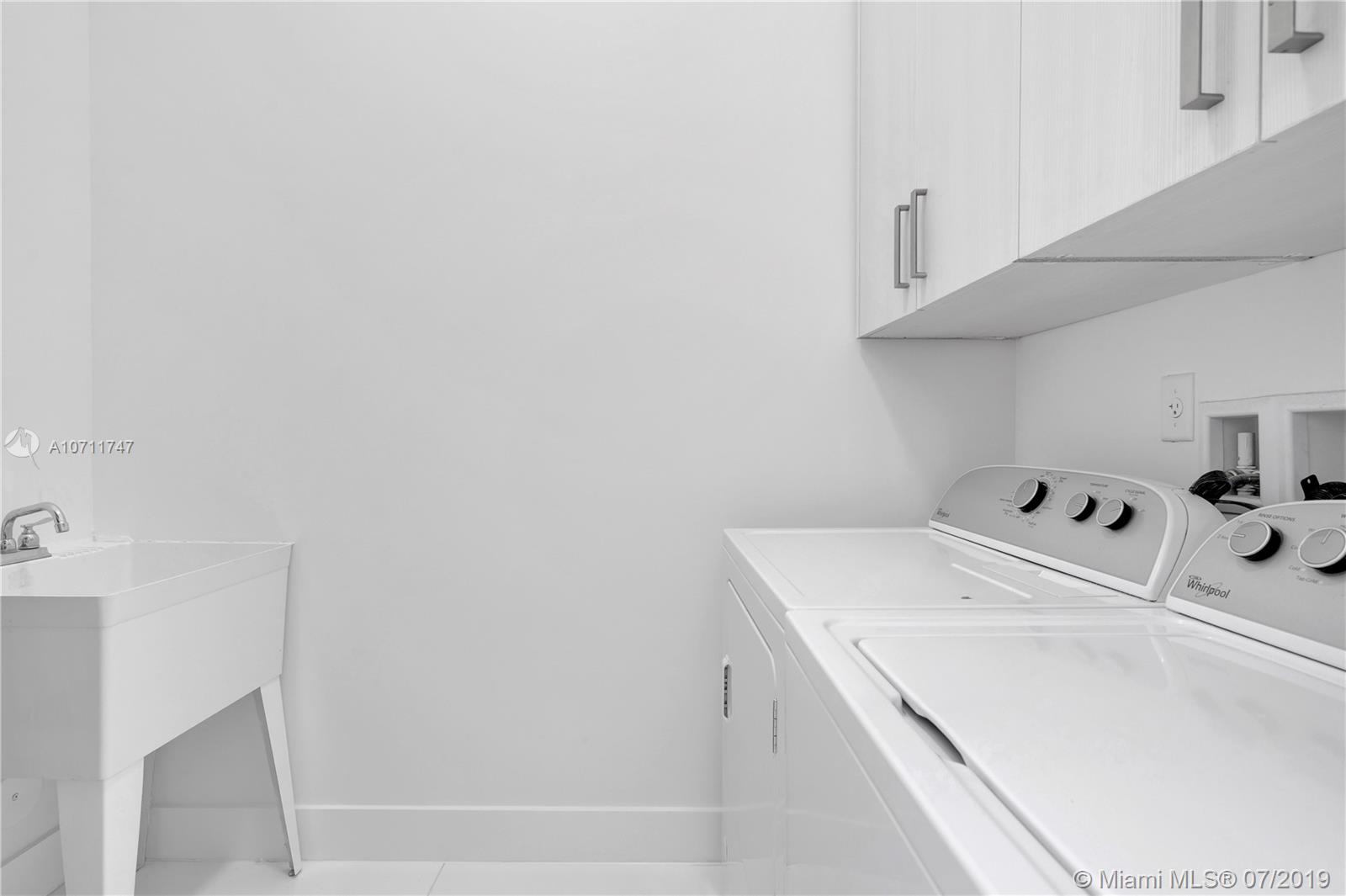 DORAL COMMONS RESIDENTIAL - Residential Lease