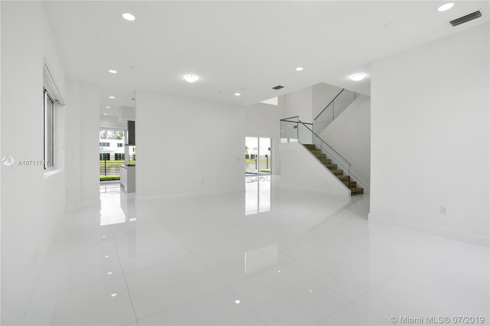 DORAL COMMONS RESIDENTIAL - Residential Lease