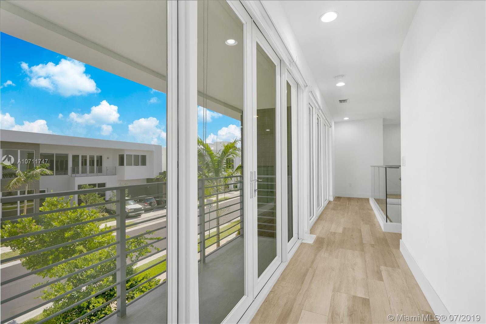 DORAL COMMONS RESIDENTIAL - Residential Lease