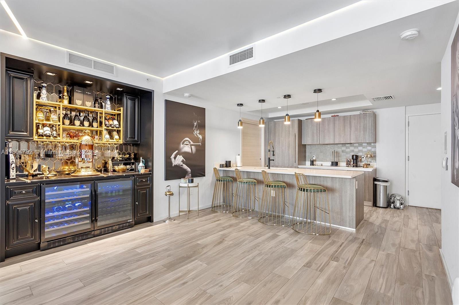 801 SMA RESIDENCES CONDO - Residential