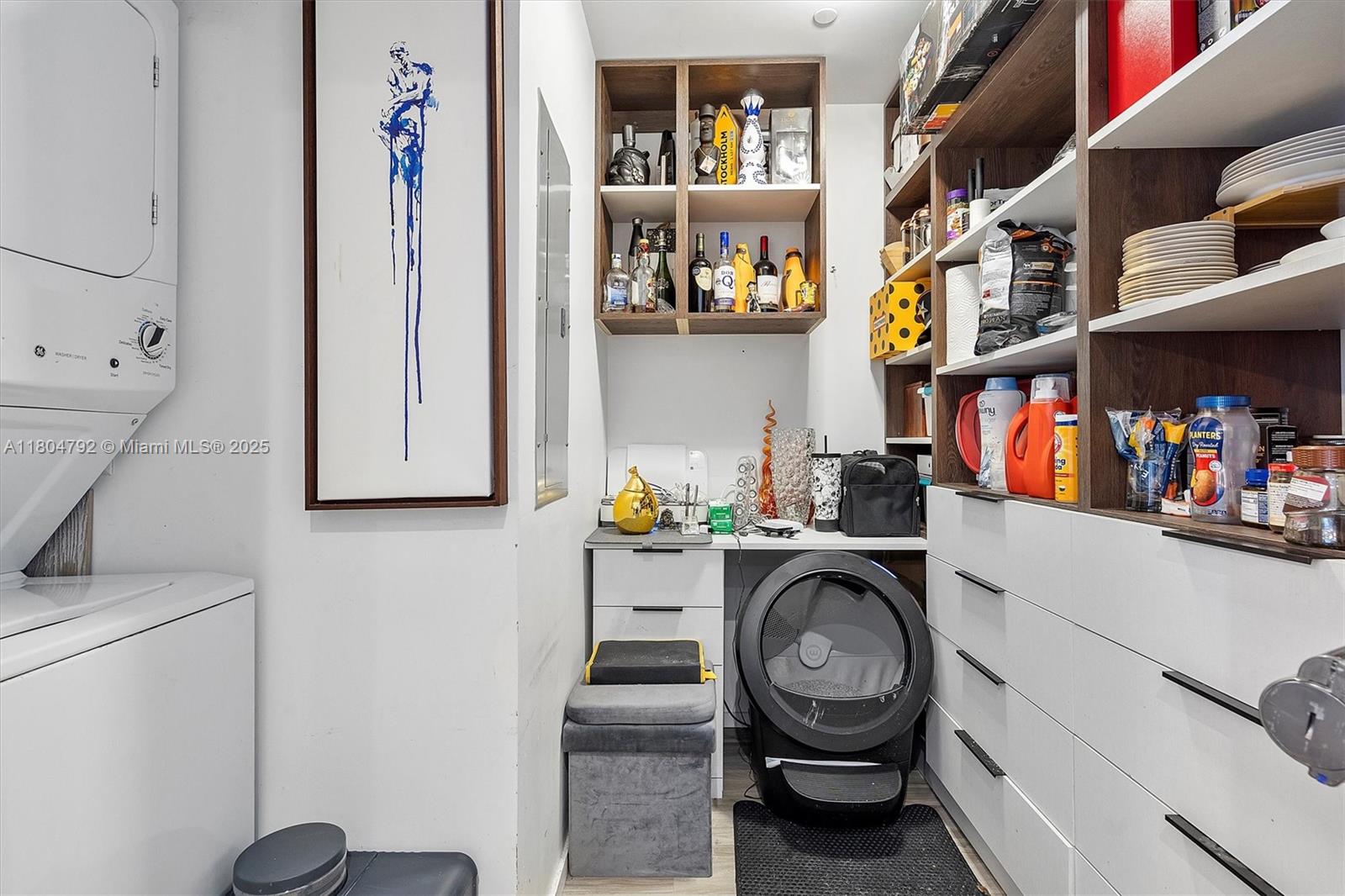 801 SMA RESIDENCES CONDO - Residential