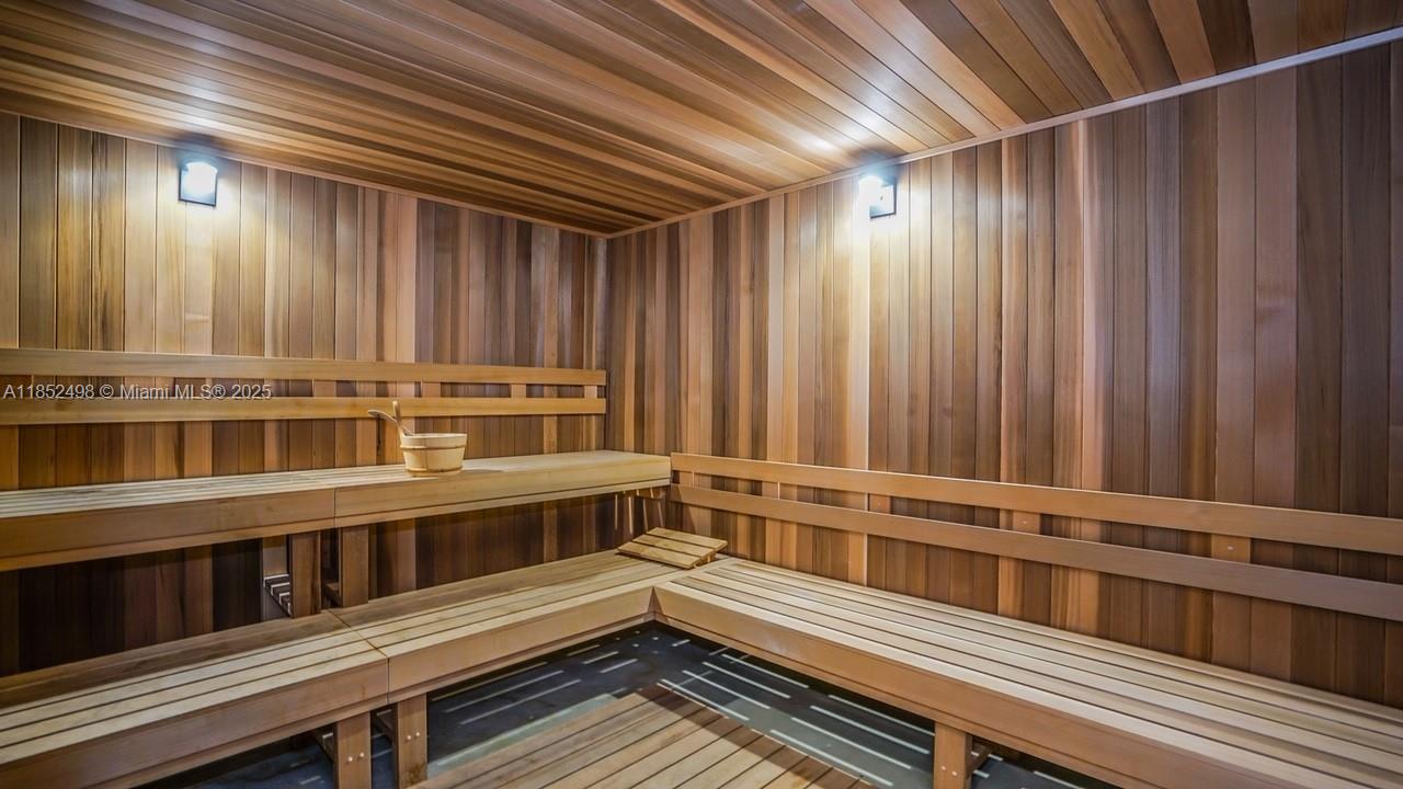 400 SUNNY ISLES CONDO EAS - Residential