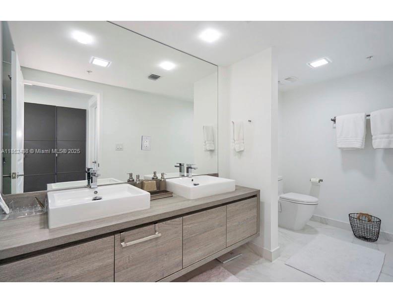 400 SUNNY ISLES CONDO EAS - Residential