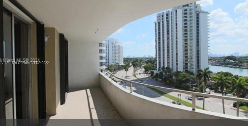 Property for Sale at 5555 Collins Ave 8Z, Miami Beach, Miami-Dade County, Florida - Bedrooms: 2 
Bathrooms: 2  - $499,000
