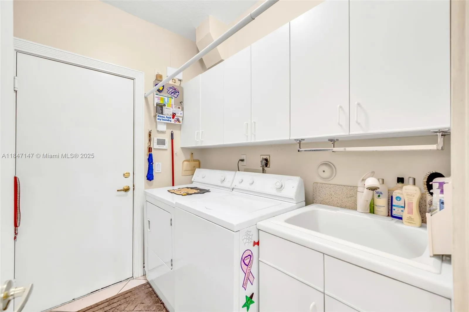 Cooper City, Florida 33026, United States, 5 Bedrooms Bedrooms, ,5 BathroomsBathrooms,Residential,Active,178749