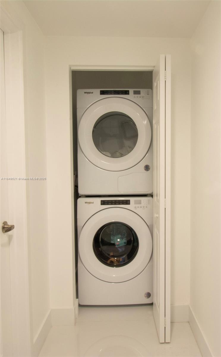 ISLANDS AT DORAL 1ST ADDI - Residential