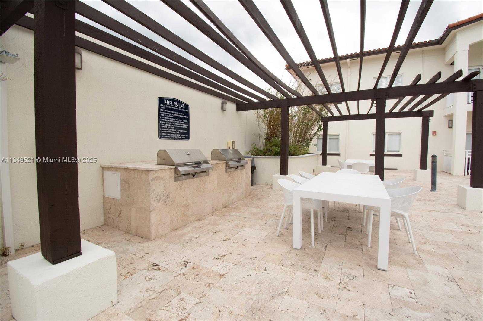 ISLANDS AT DORAL 1ST ADDI - Residential