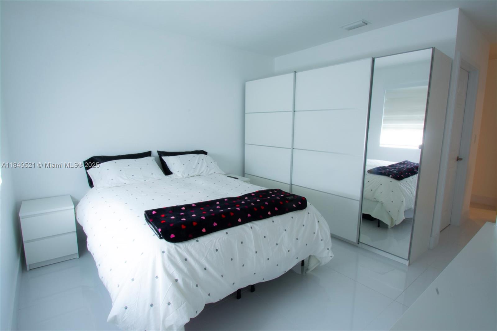 ISLANDS AT DORAL 1ST ADDI - Residential