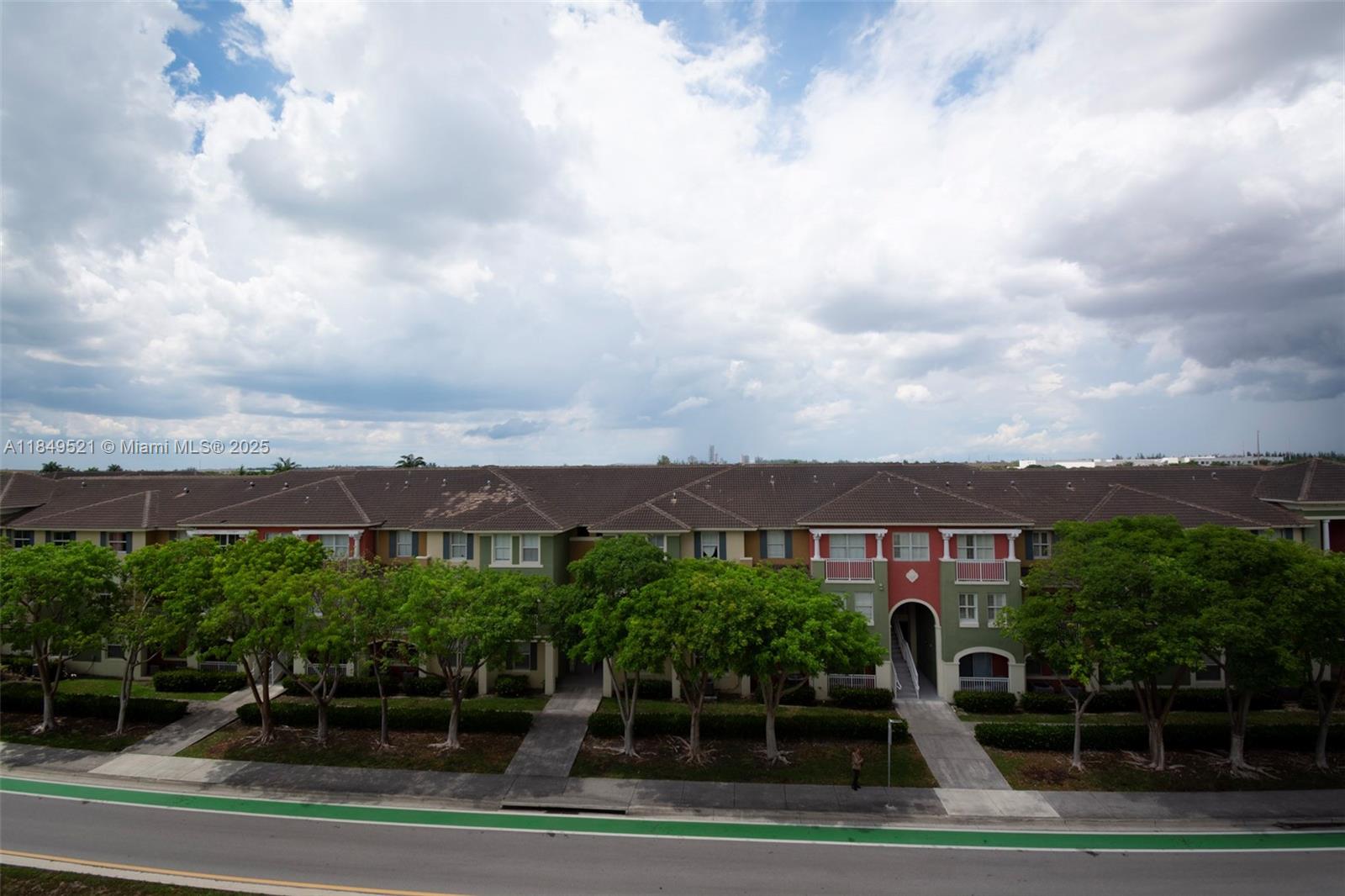 ISLANDS AT DORAL 1ST ADDI - Residential