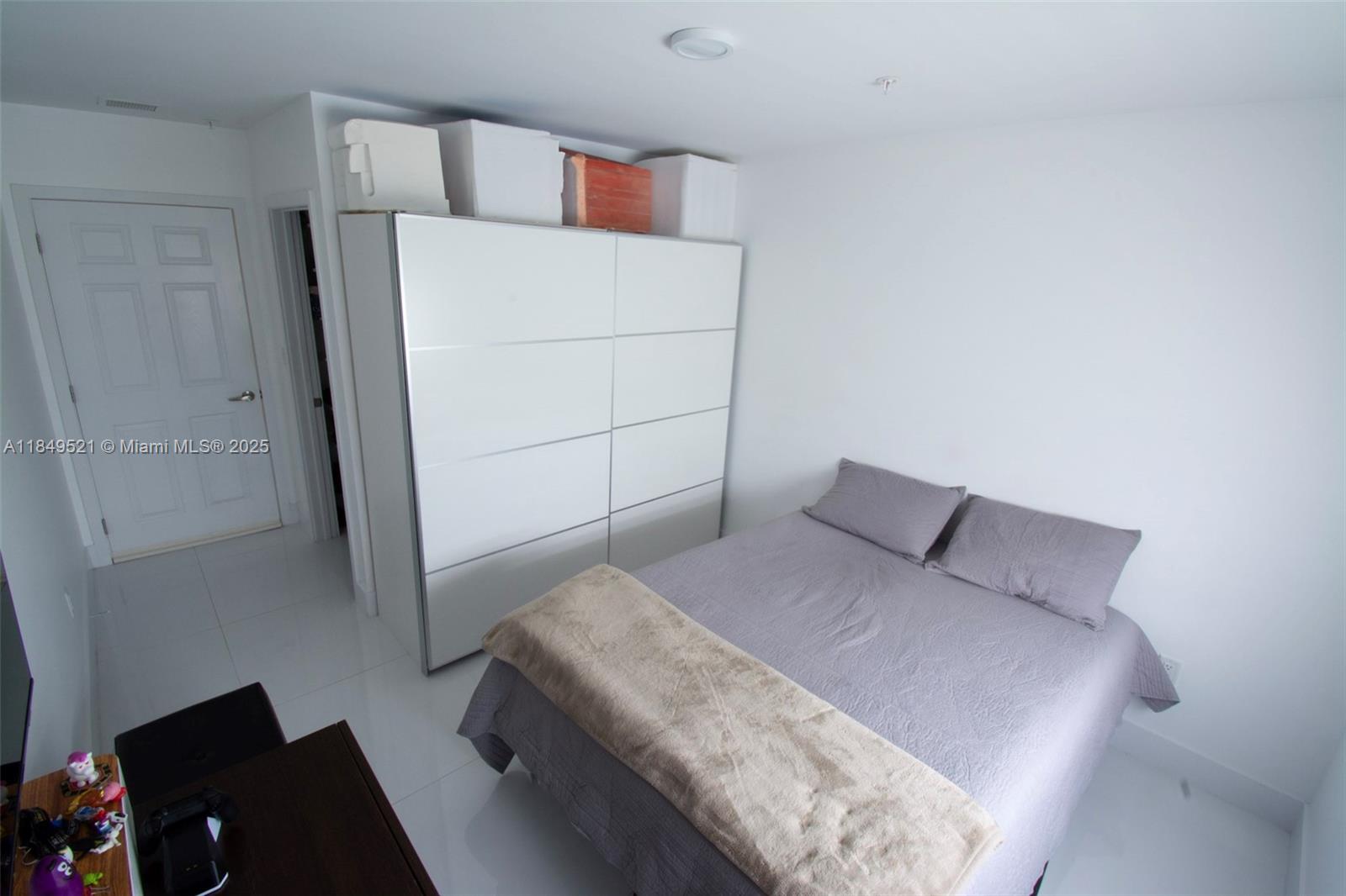 ISLANDS AT DORAL 1ST ADDI - Residential