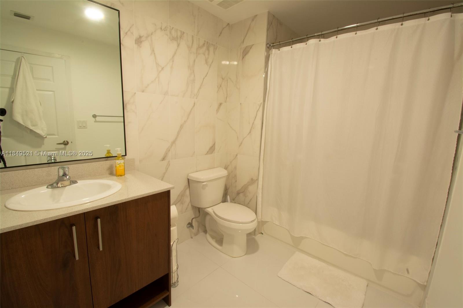 ISLANDS AT DORAL 1ST ADDI - Residential