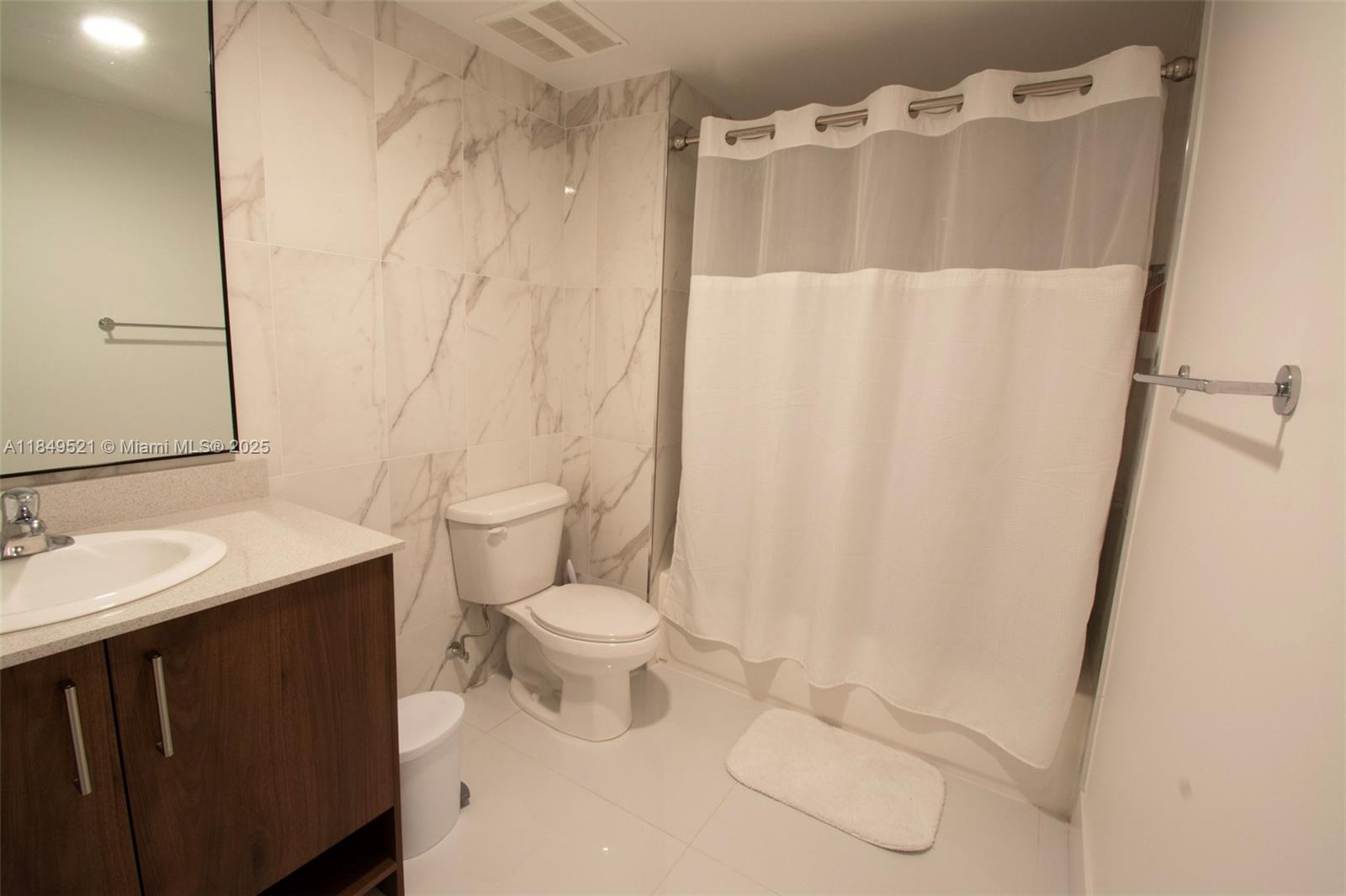 ISLANDS AT DORAL 1ST ADDI - Residential