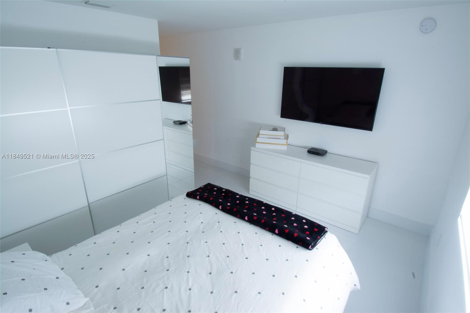 ISLANDS AT DORAL 1ST ADDI - Residential