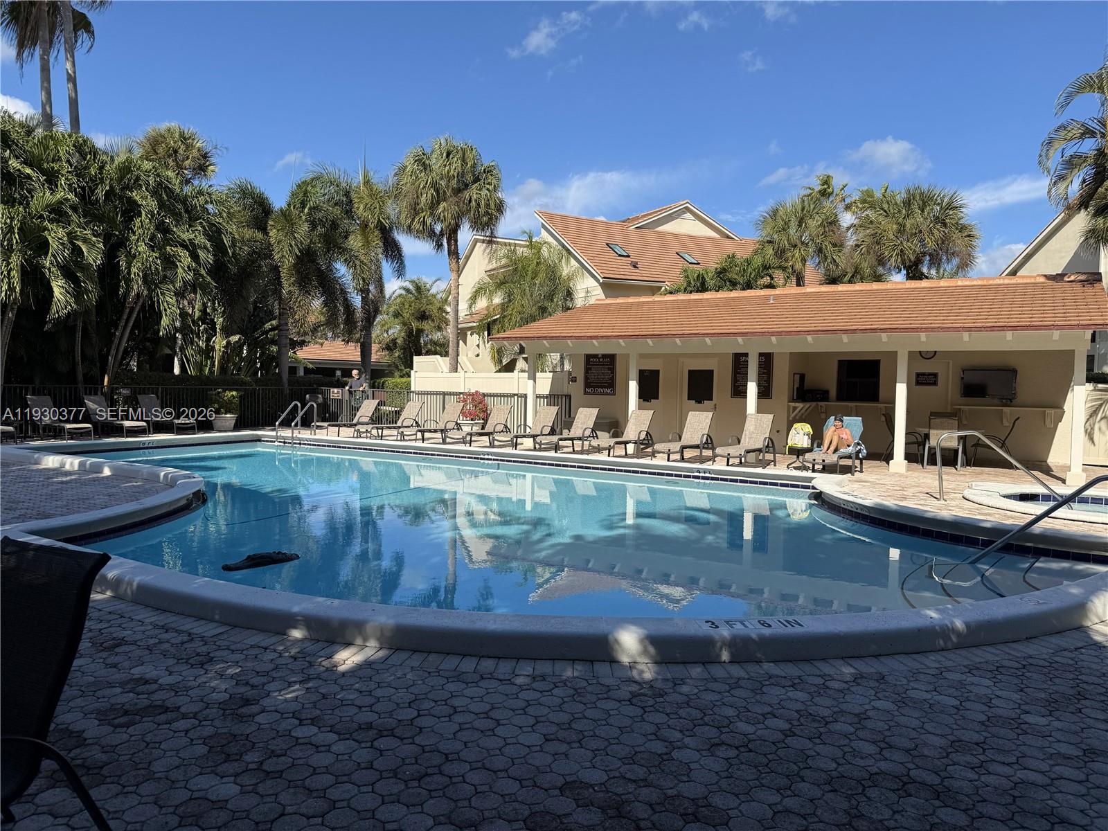 THE BEACHCOMBER - Residential