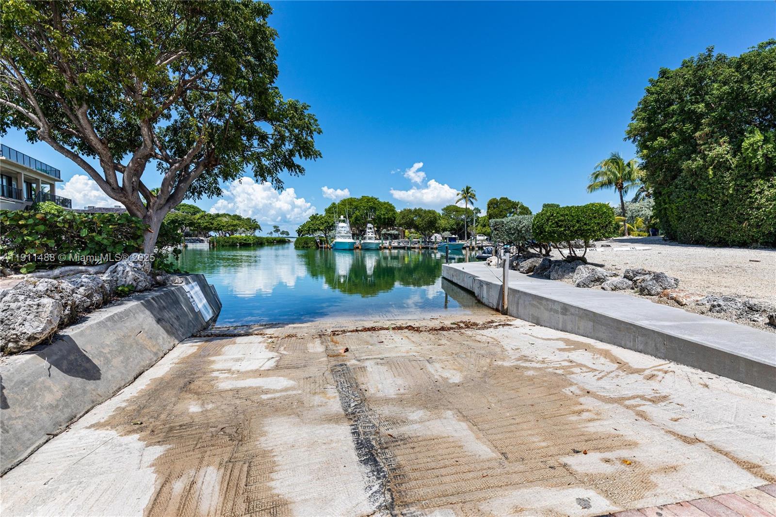 BUTTONWOOD BAY CLUB CONDO - Residential Lease