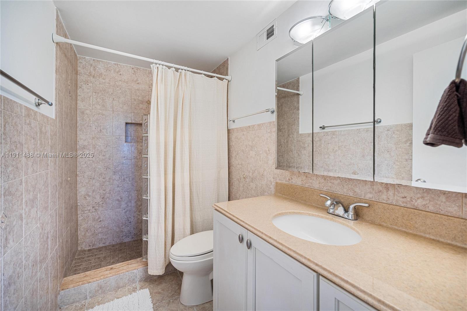 BUTTONWOOD BAY CLUB CONDO - Residential Lease