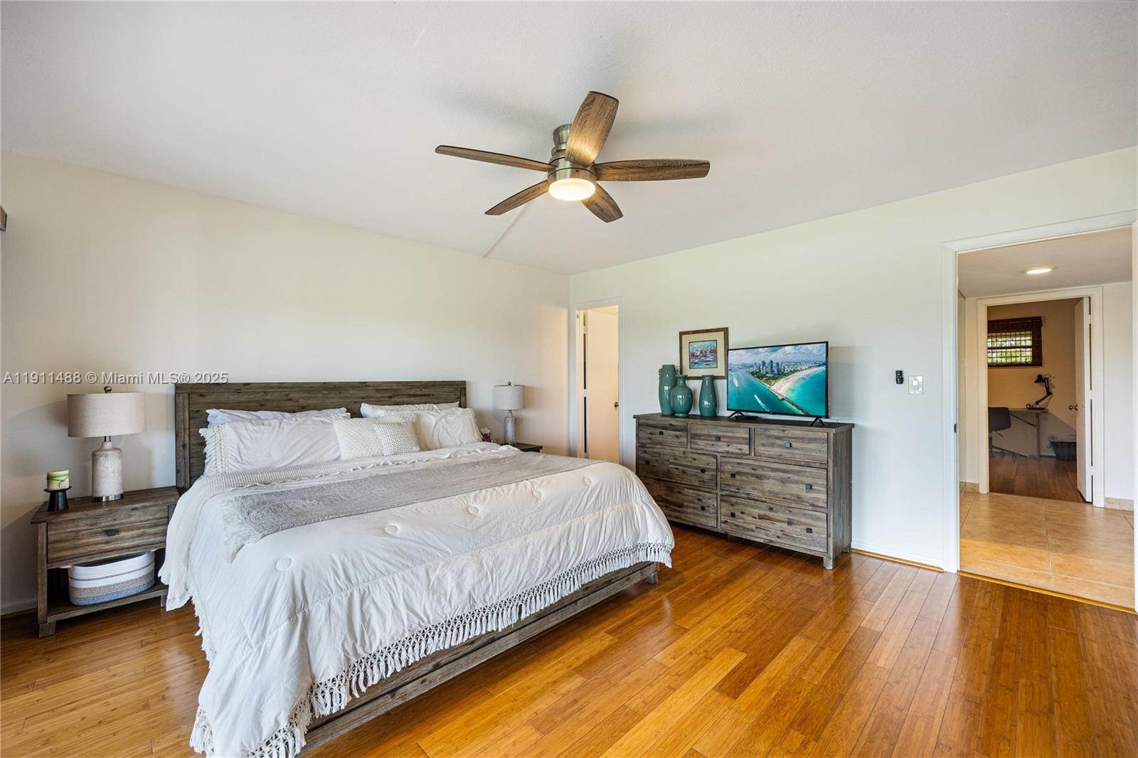 BUTTONWOOD BAY CLUB CONDO - Residential Lease