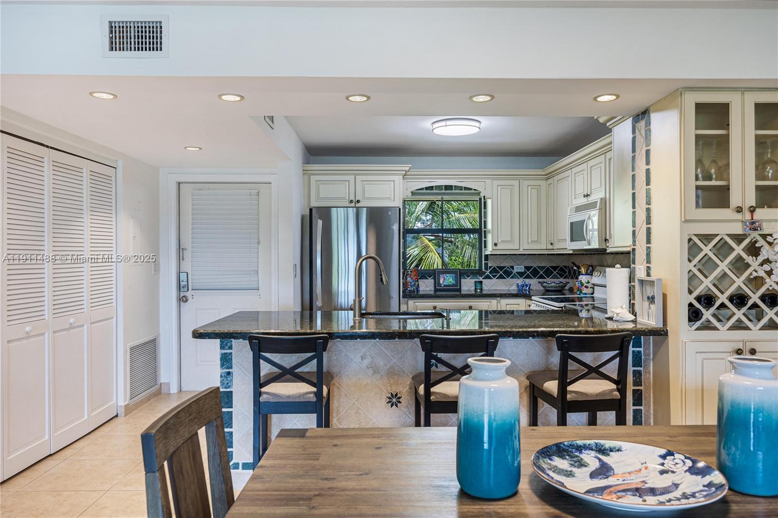 BUTTONWOOD BAY CLUB CONDO - Residential Lease