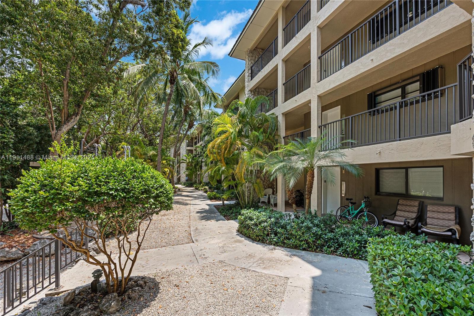 BUTTONWOOD BAY CLUB CONDO - Residential Lease