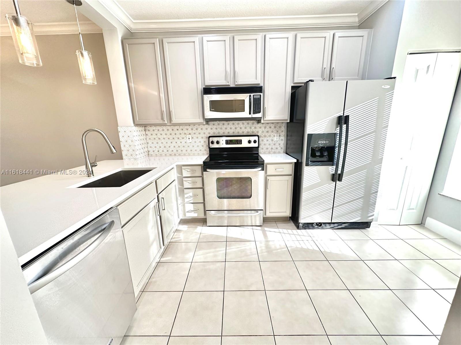 6404 Park Lake Cir 6404