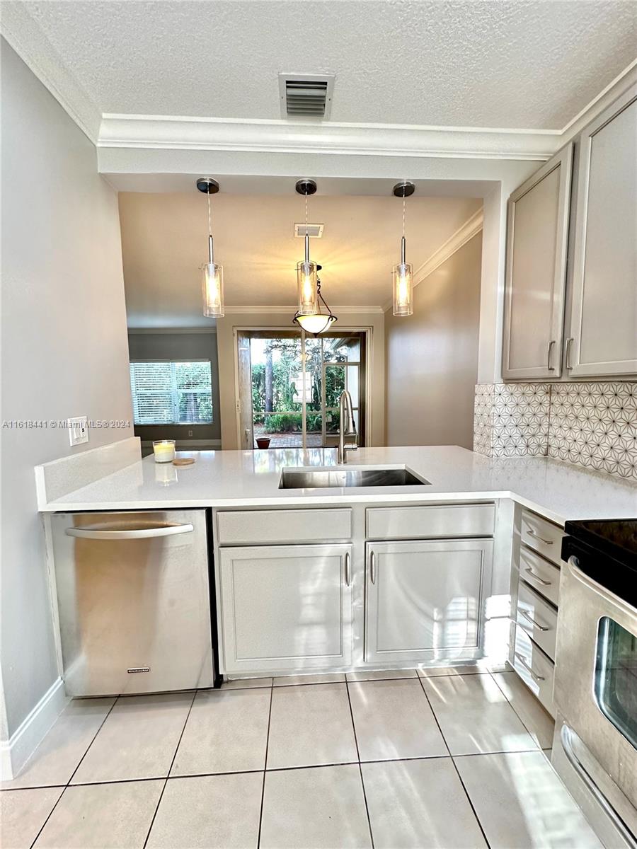 6404 Park Lake Cir 6404