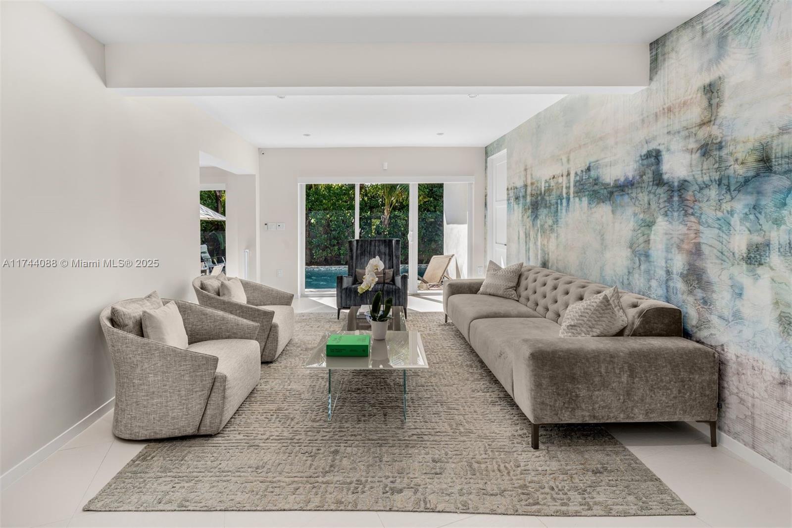 590 W 49th St
