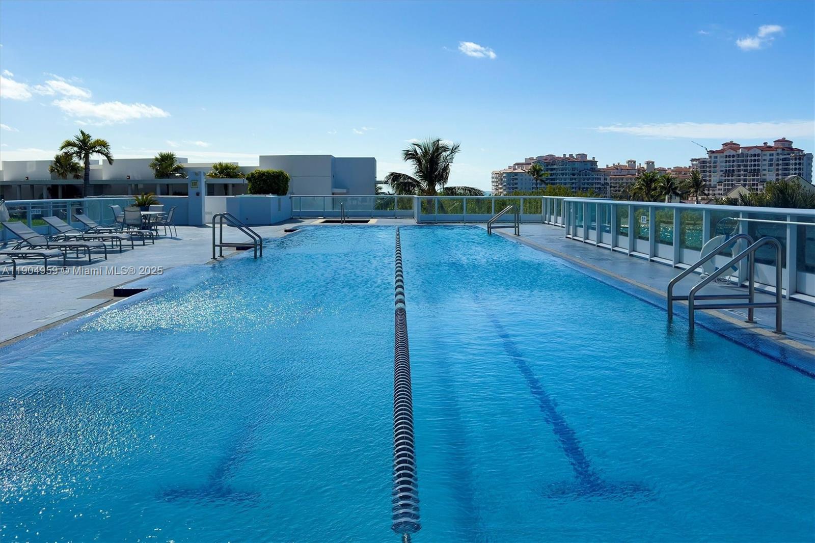 CONTINUUM ON SOUTH BEACH - Residential