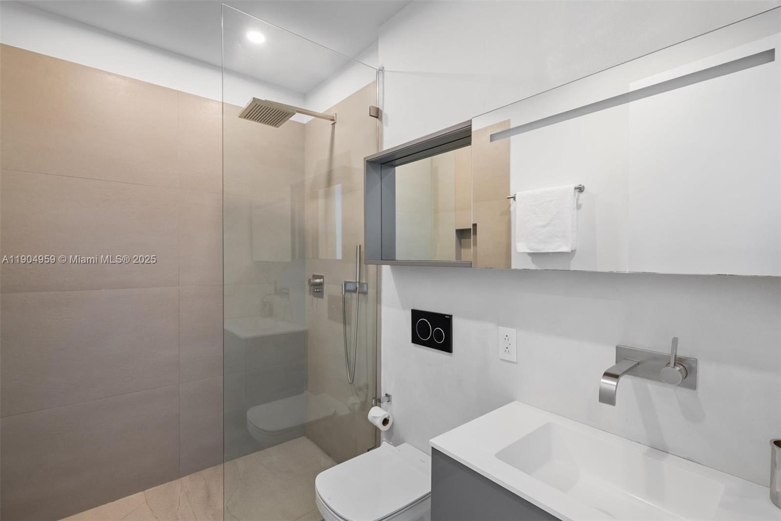 CONTINUUM ON SOUTH BEACH - Residential