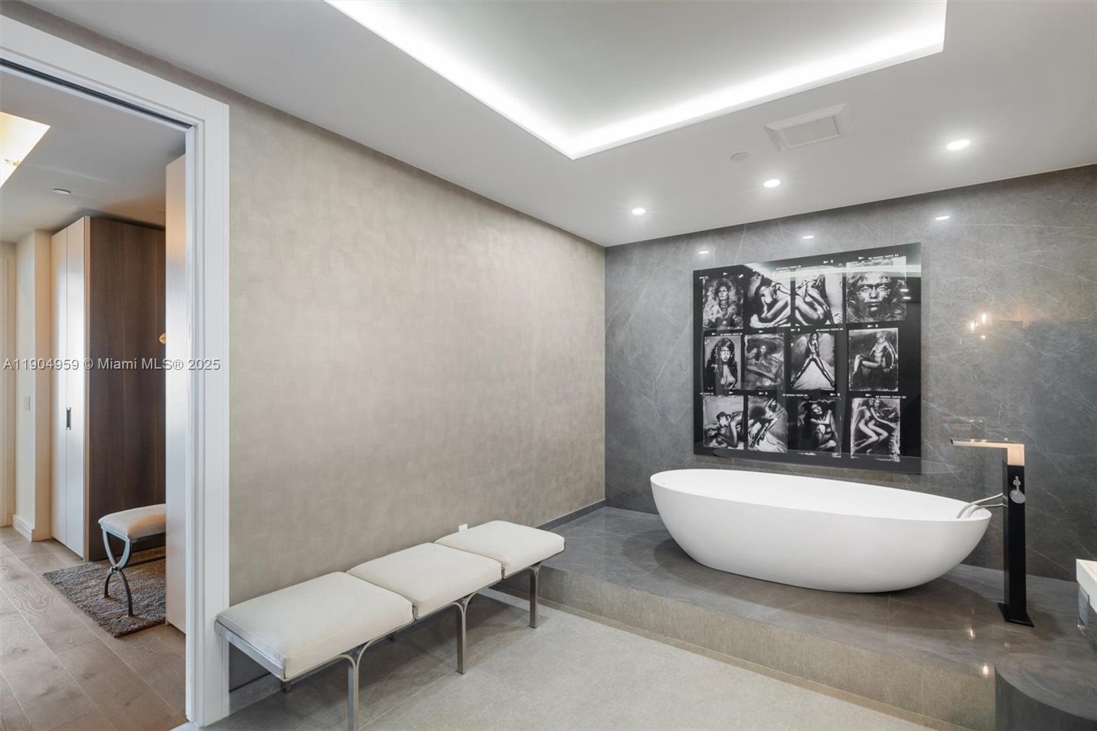 CONTINUUM ON SOUTH BEACH - Residential