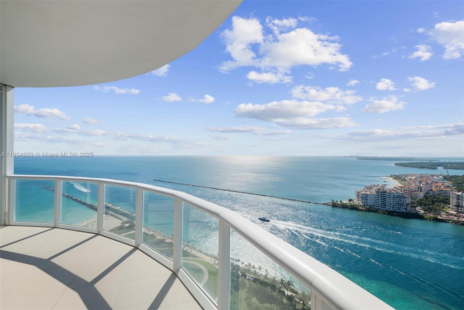 CONTINUUM ON SOUTH BEACH - Residential