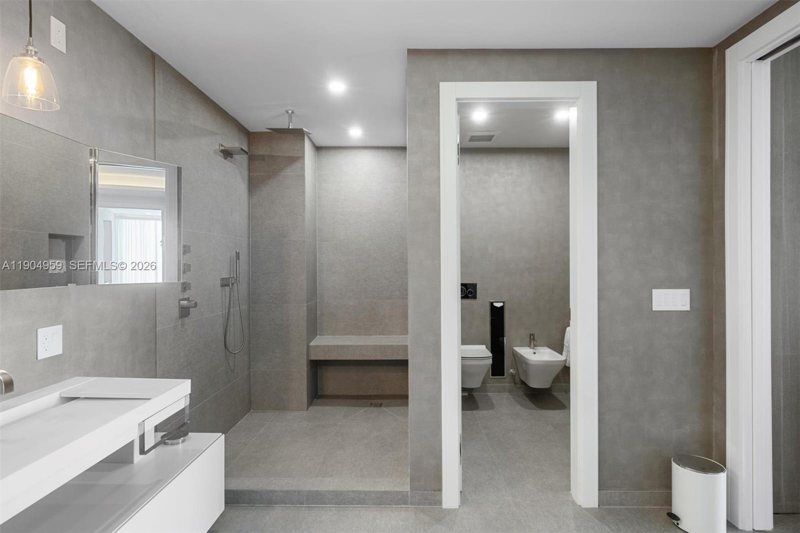 CONTINUUM ON SOUTH BEACH - Residential