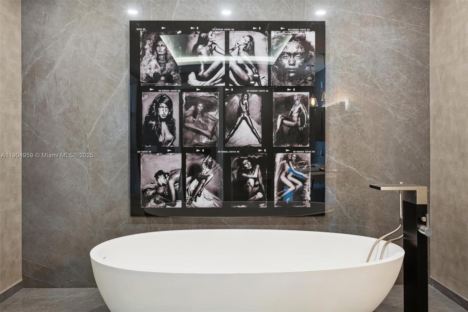 CONTINUUM ON SOUTH BEACH - Residential