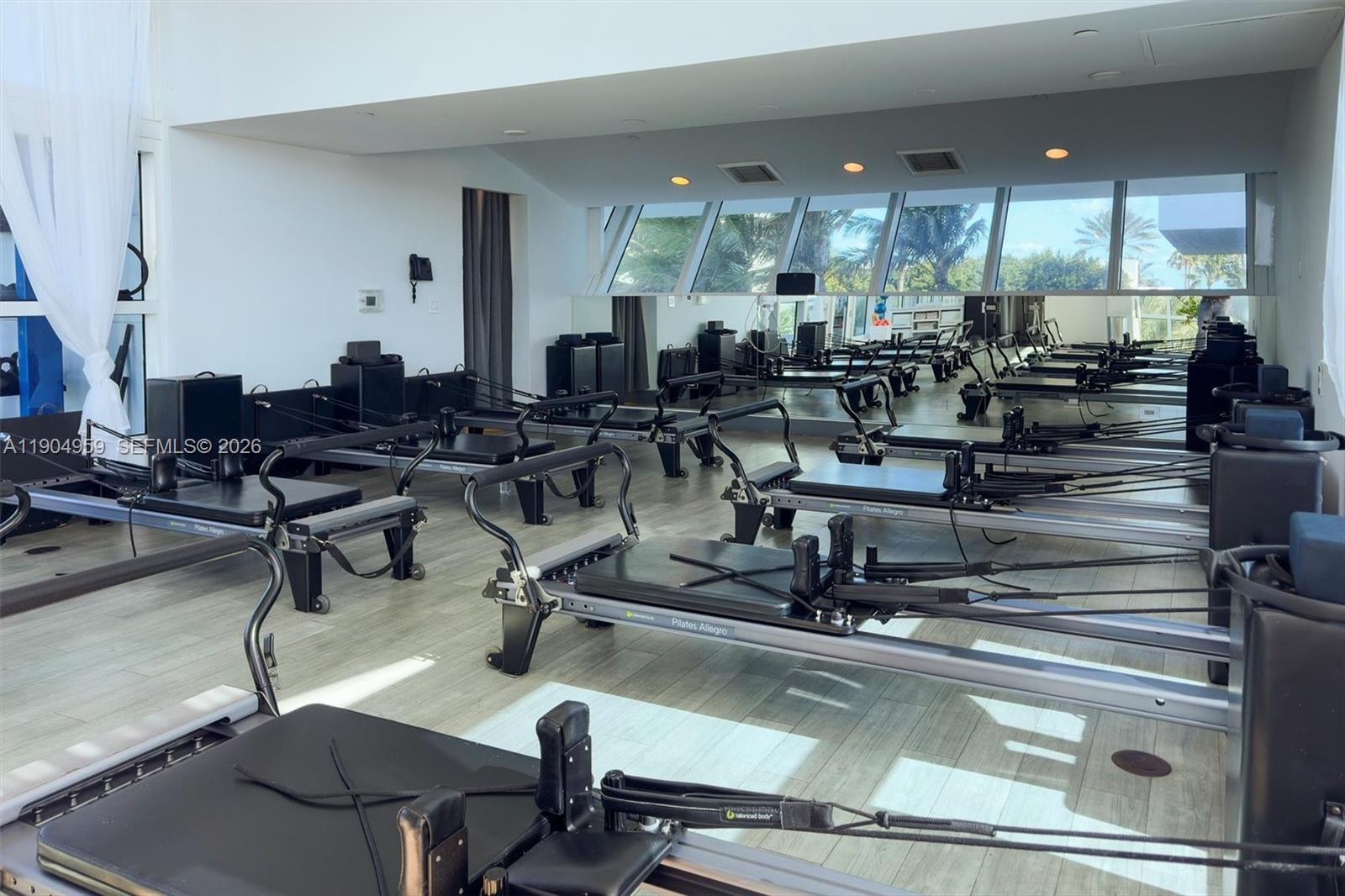 CONTINUUM ON SOUTH BEACH - Residential