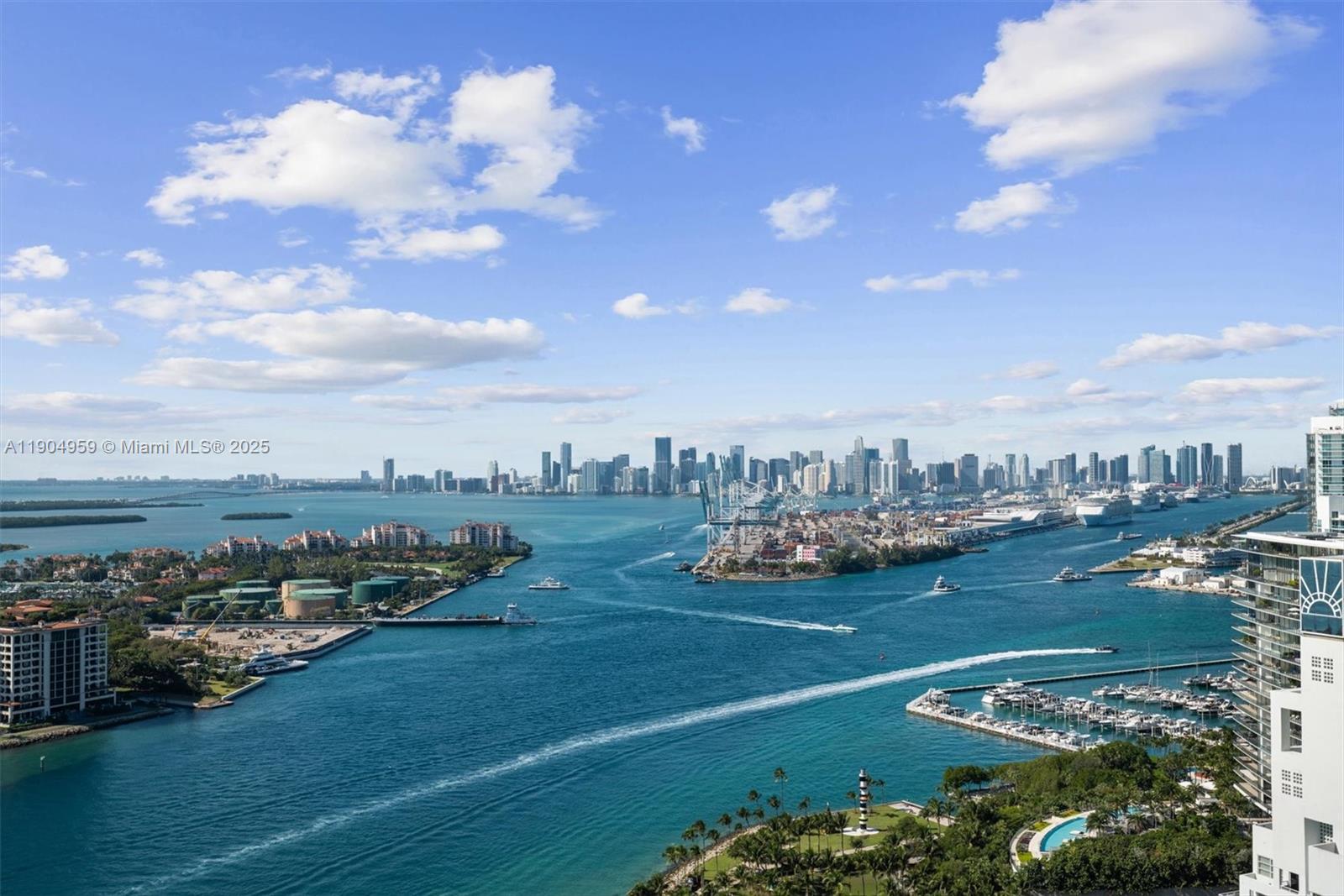 CONTINUUM ON SOUTH BEACH - Residential