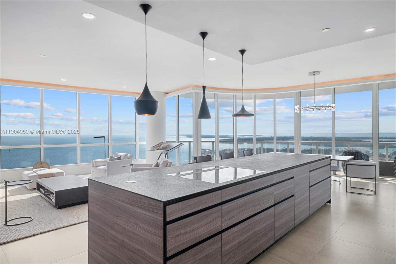 CONTINUUM ON SOUTH BEACH - Residential