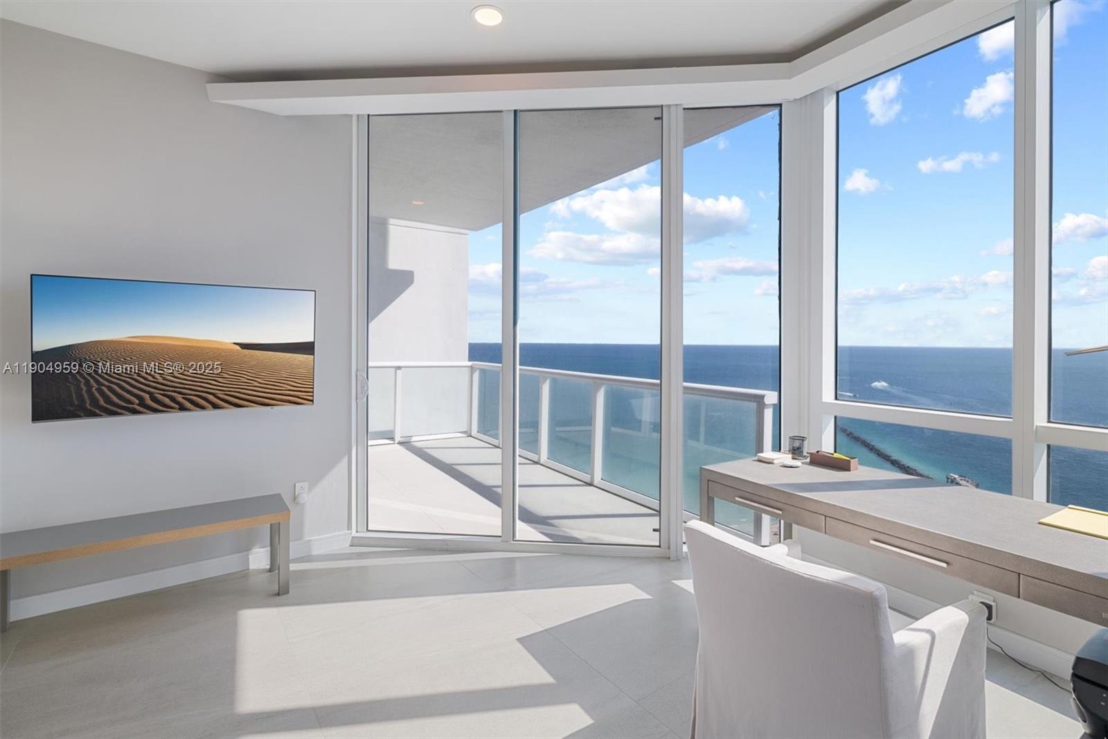 CONTINUUM ON SOUTH BEACH - Residential
