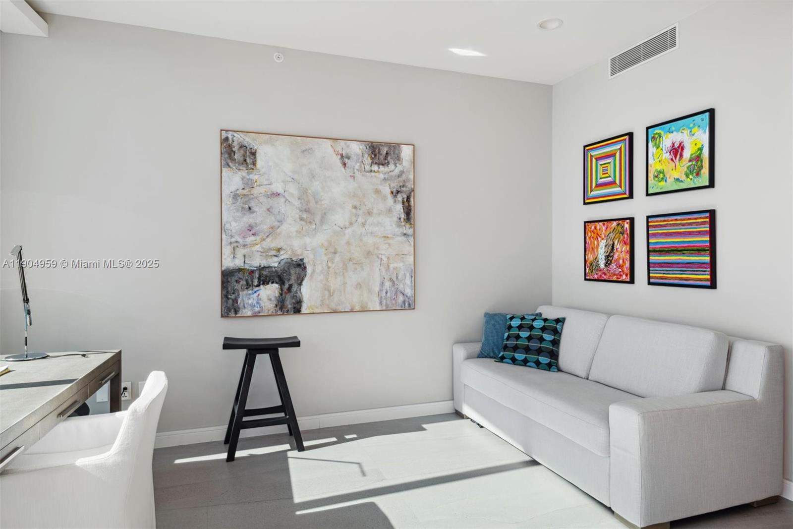 CONTINUUM ON SOUTH BEACH - Residential