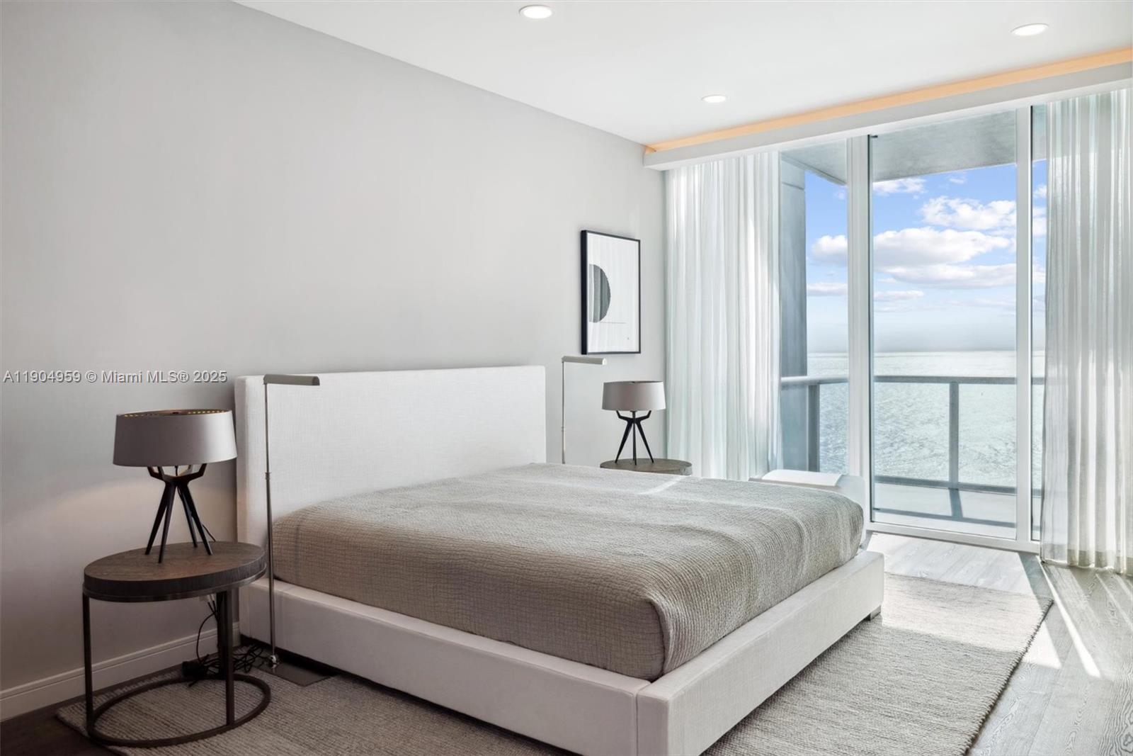 CONTINUUM ON SOUTH BEACH - Residential