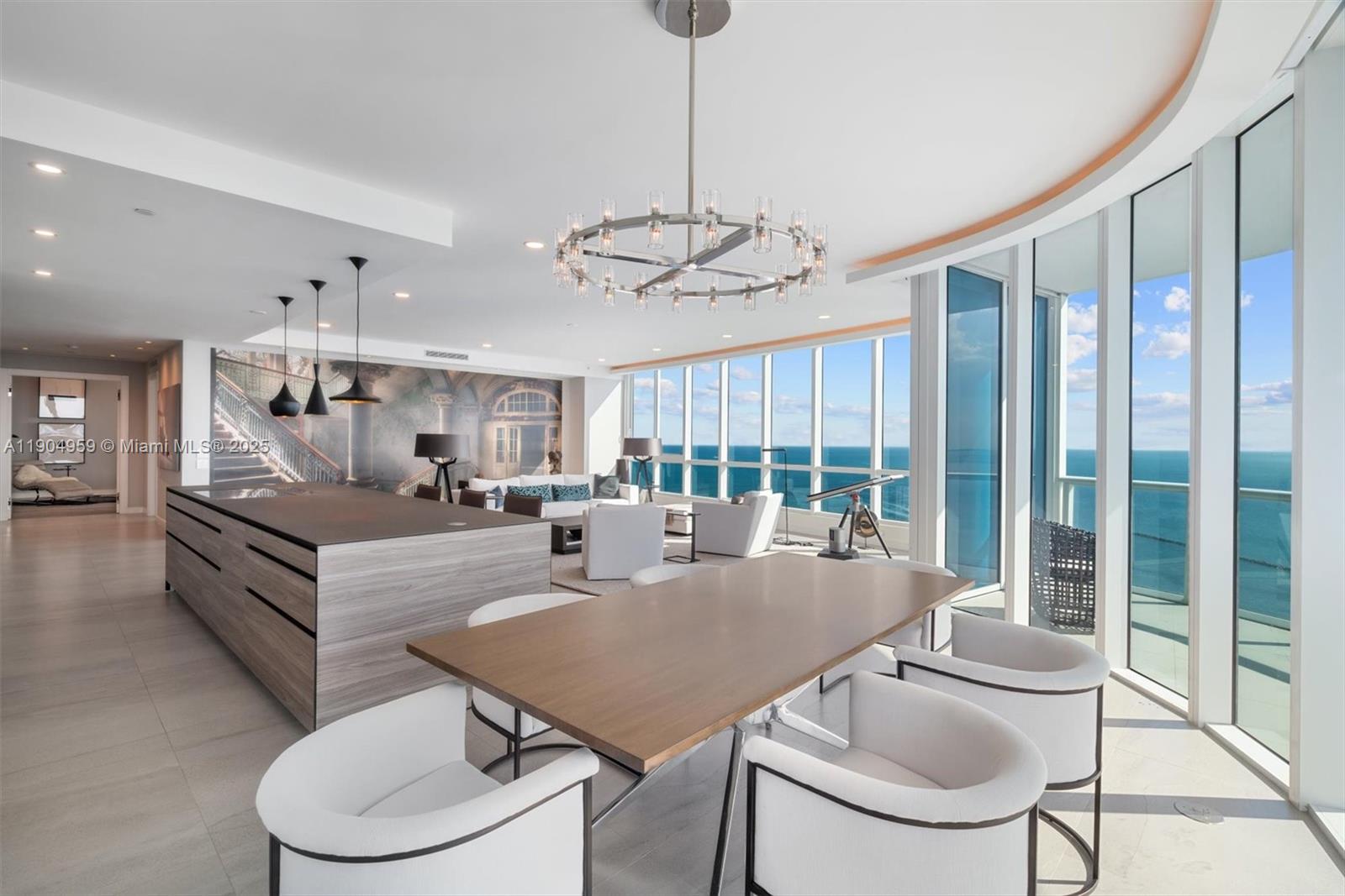 CONTINUUM ON SOUTH BEACH - Residential