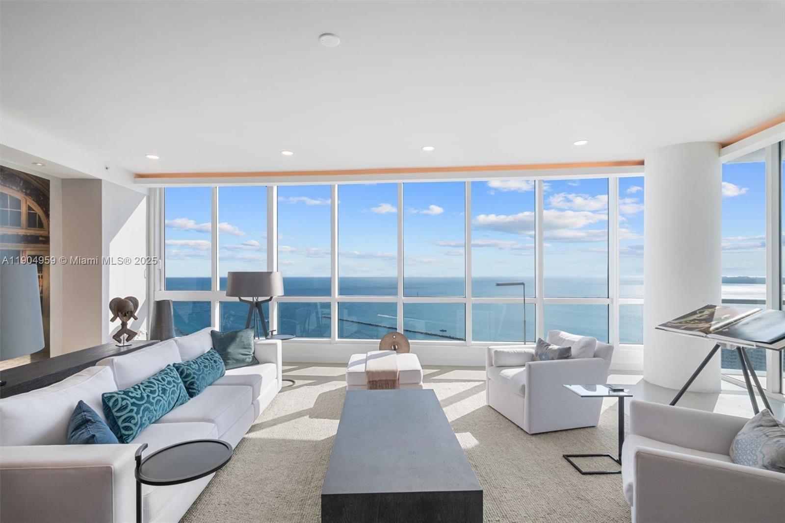 CONTINUUM ON SOUTH BEACH - Residential