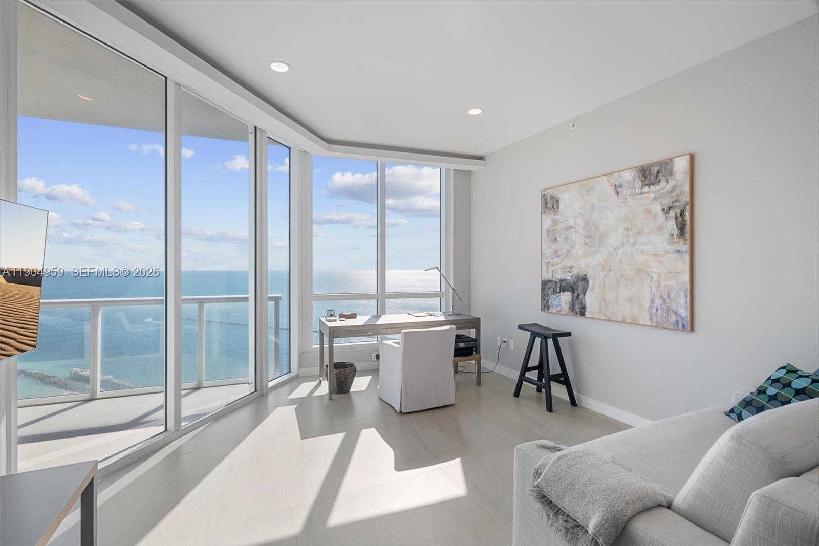 CONTINUUM ON SOUTH BEACH - Residential