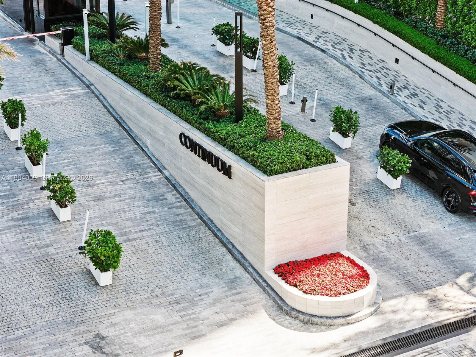 CONTINUUM ON SOUTH BEACH - Residential