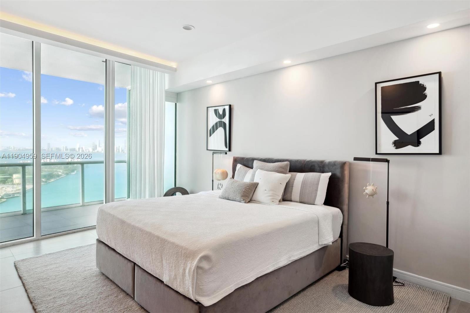 CONTINUUM ON SOUTH BEACH - Residential